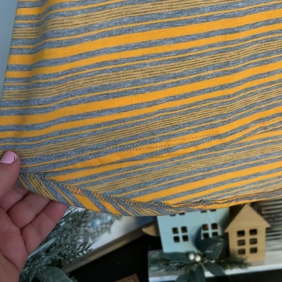 LULAROE Lynnae Gold/Gray Varied Width Striped Tee Shirt, Size Large, EUC. - Picture 6 of 9